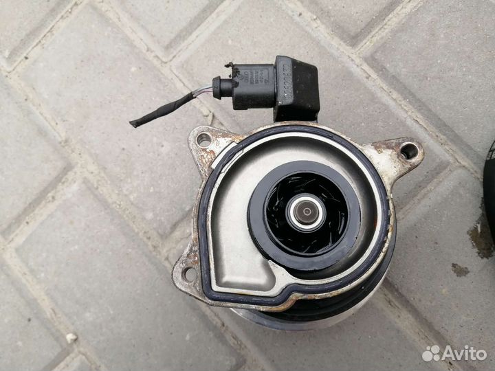 Помпа фольксваген Тигуан 1.4 TSI 03C880727D
