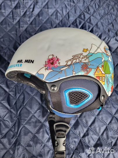 Горнолыжные очки и шлем