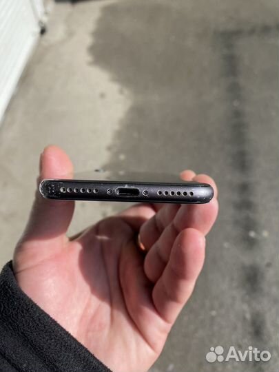 iPhone 8, 64 ГБ