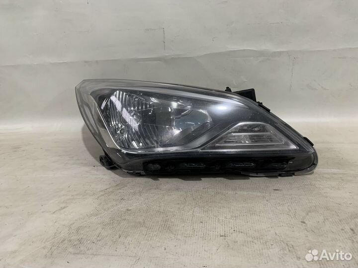 Hyundai Solaris 14- Фара правая