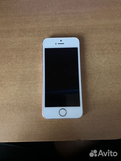 Телефон iPhone se