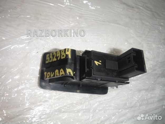 Кнопка открывания лючка бензобака