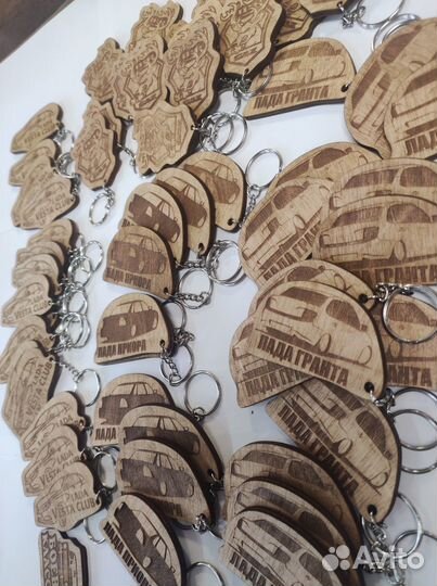 Брелоки оптом от производителя из дерева 60 штук