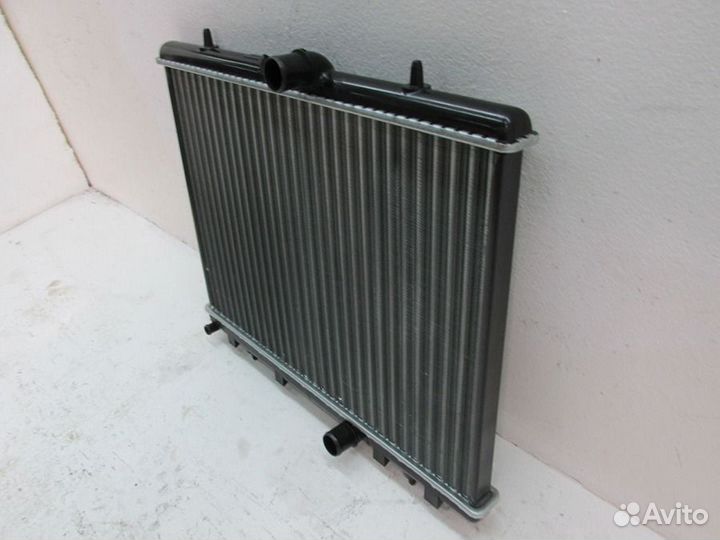 Радиатор охлаждения двигателя Ситроен с4 C4 11-нв