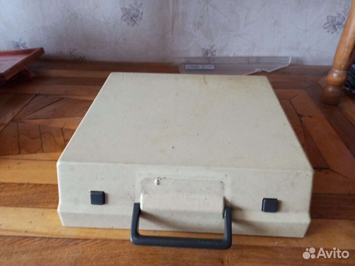 Пишущая машинка unis TBM De luxe