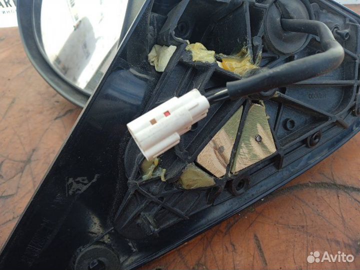 Зеркало Ford Focus 1 прав. (б/у)