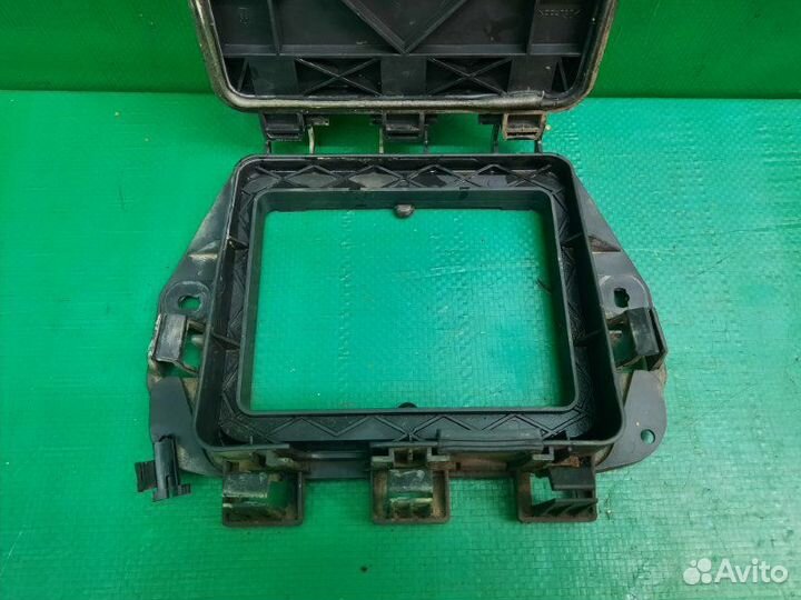 Корпус блока предохранителей Volkswagen Golf 4