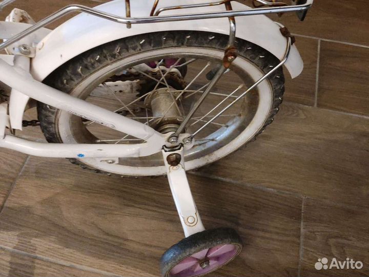 Детский велосипед с ручкой