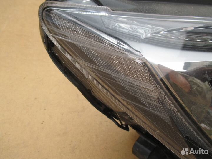 Фара правая Toyota RAV 4 с 2015