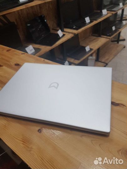 Компактный Ноутбук Irbis для работы 4 ядра с SSD