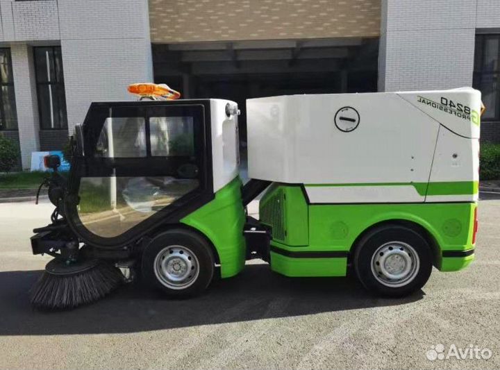 Многоцелевая подметально-уборочная машина RH1500