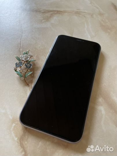 Телефон iPhone 11