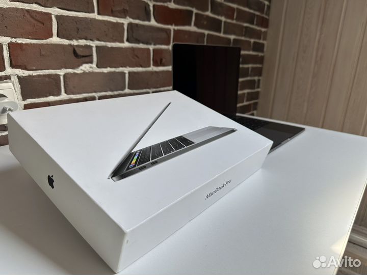 Macbook pro 13 2017 (space gray) touch bar