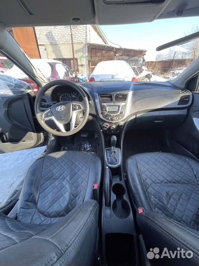 Hyundai Solaris 1.6 AT, 2013, битый, 98 000 км