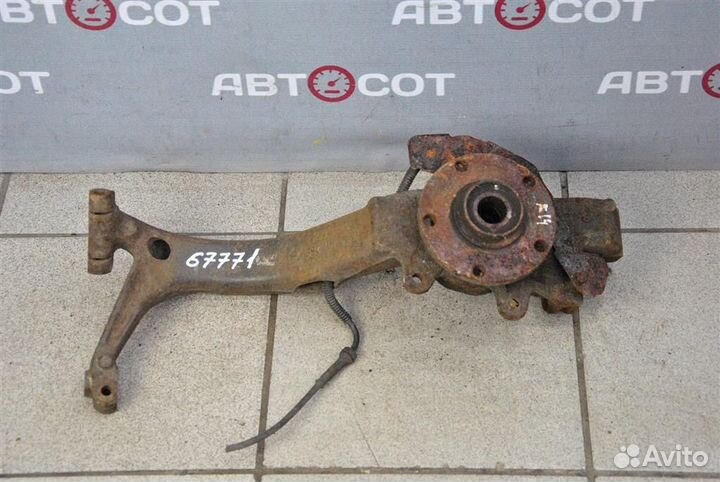 Кулак поворотный передний правый VW Passat B5+ (2