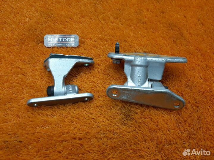 Петля двери передняя правая Mercedes-Benz M-Class