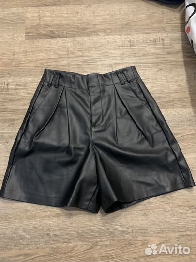 Кожаные шорты S