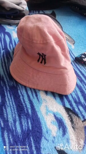 Шапки, бейсболки. Мальчик и девочка