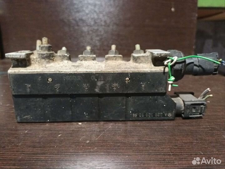 Блок клапанов пневмоподвески Mercedes S350 W220