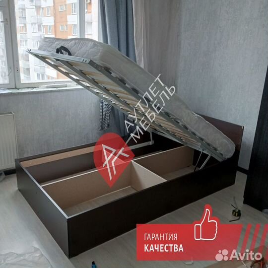 Кровать с подъемным механизмом