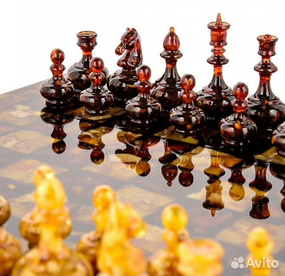 Янтарные шахматы ручной работы