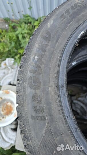 Yokohama IceGuard Stud IG65 215/60 R16