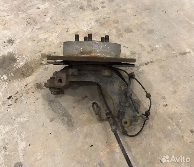 Цапфа задняя левая Land Rover Freelander 2