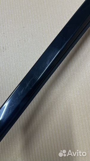 Уплотнитель стекла задний девый porsche macan