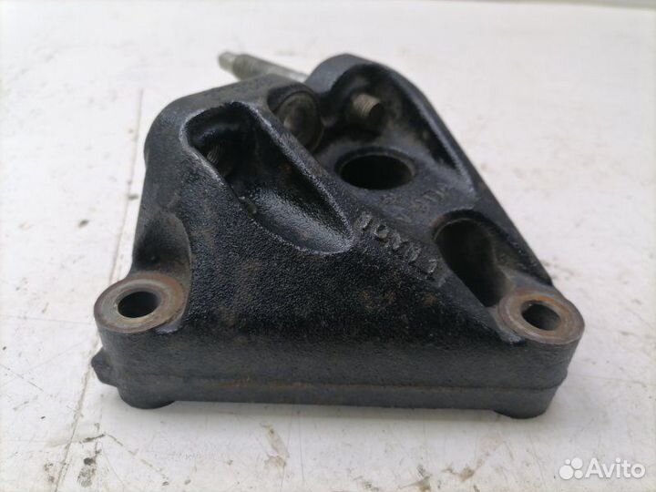 Кронштейн двигателя правый Toyota Avensis 3