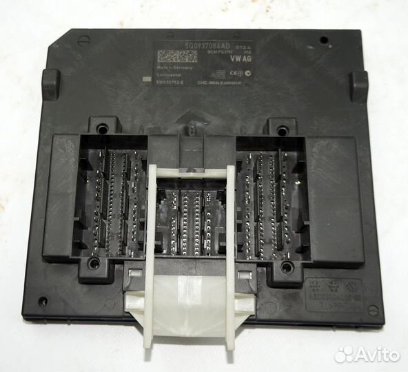 Блок комфорта эбу 5Q0937084AD Шкода Октавия А7