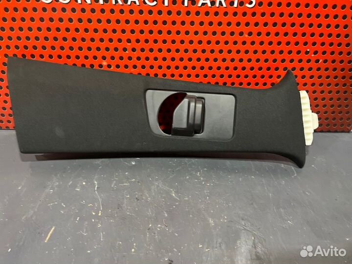 Обшивка стойки центральной правой Mercedes-Benz