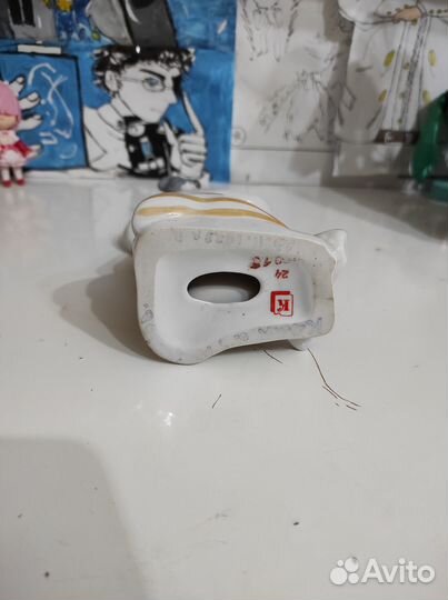 Фарфоровая статуэтка 