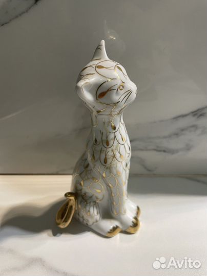 Фарфоровые статуэтка Шикарная кошечка