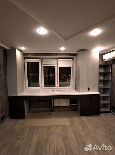 Рабочий стол. Рабочая зона у окна