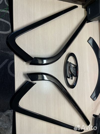 Декоративные накладки переднего бампера Лада Веста