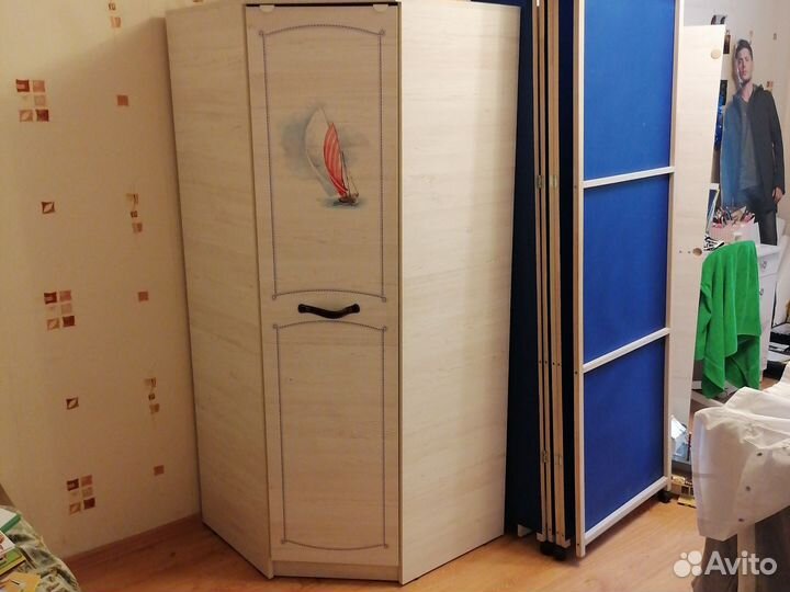 Угловой шкаф