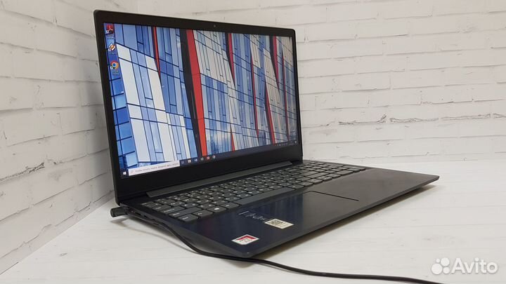 Мощный ноутбук Lenovo 15.6