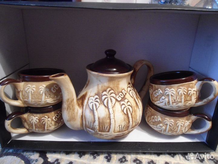Чайный сервиз и кружки