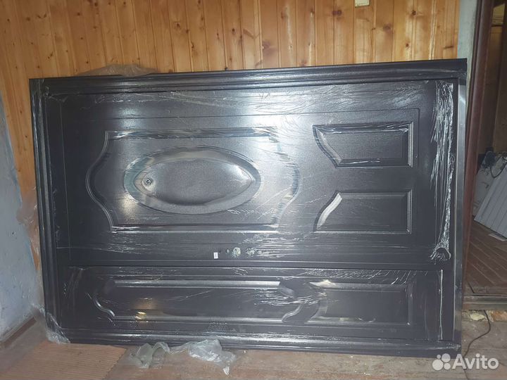 Дверь входная двухстворчатая новая