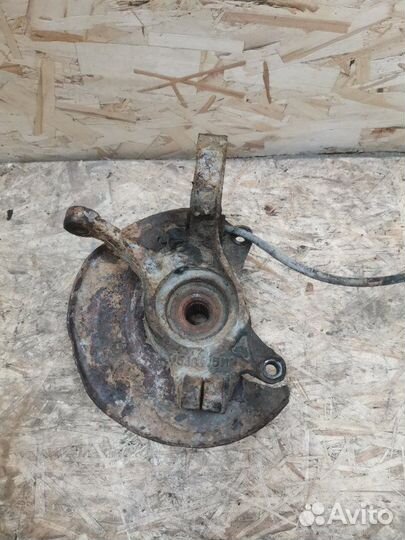 Кулак поворотный передний левый Suzuki Liana 1.6