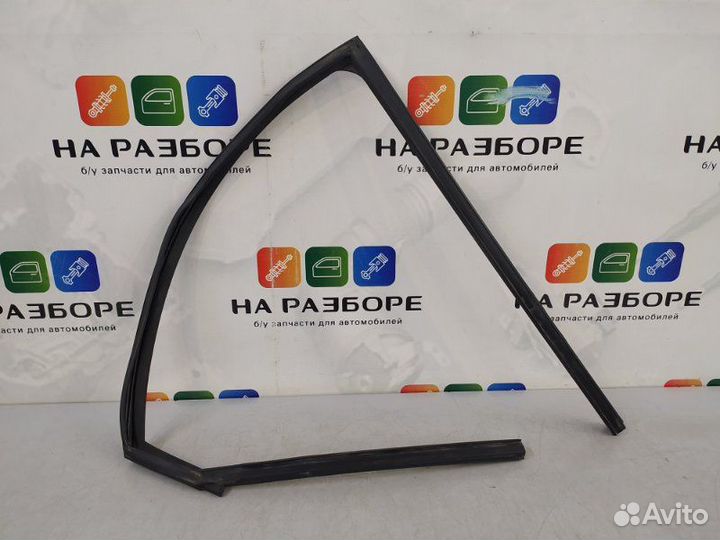 Уплотнительная резинка стекла двери задняя правая