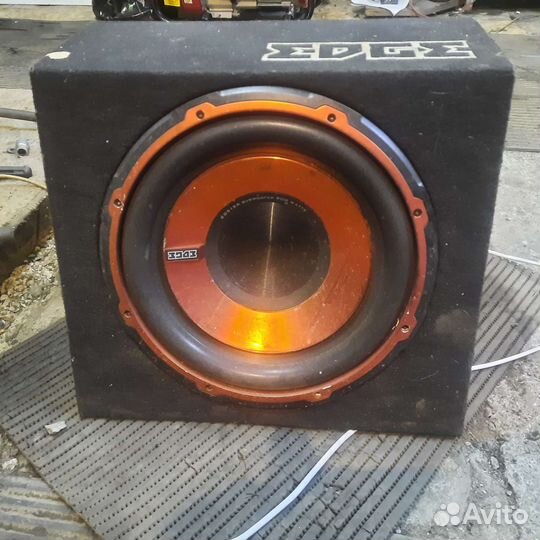 Автомобильный сабвуфер