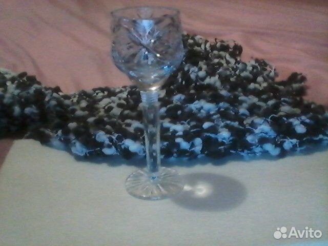 Хрустальные рюмки на ножке