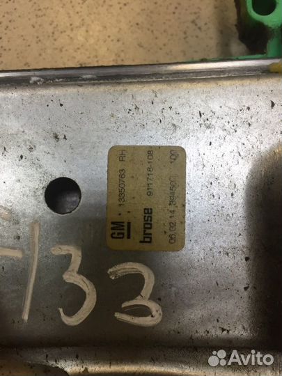 Стеклоподъемник задний правый Opel Astra J A16XER