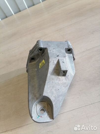 Кронштейн двигателя правый Genesis G70 G4KL 2019