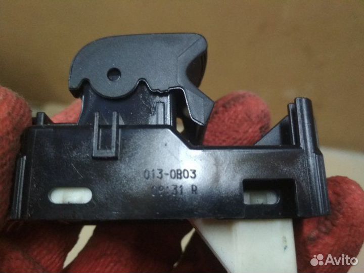 Кнопка стеклоподъемника переднего Toyota Sienna