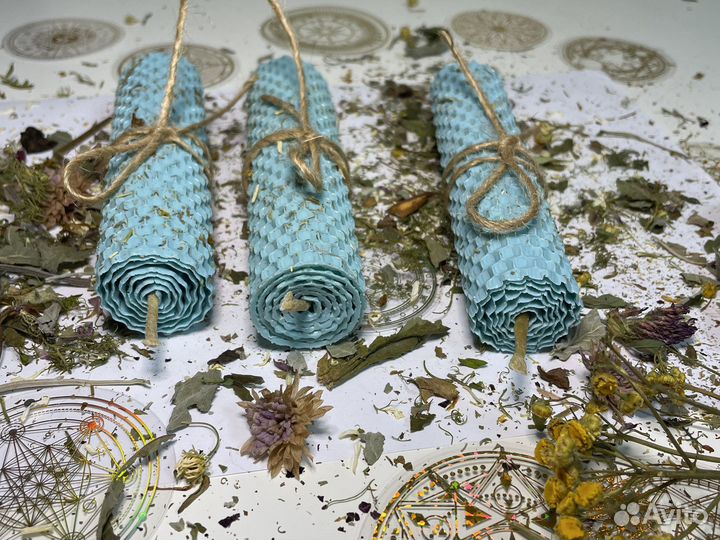 Свечи ручной работы из вощины голубая, волшебная