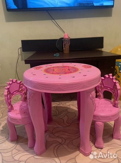 Детский стол и 2 стула