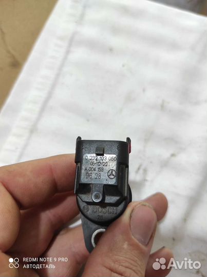 Датчик Положения распредвала Mercedes a0041539628