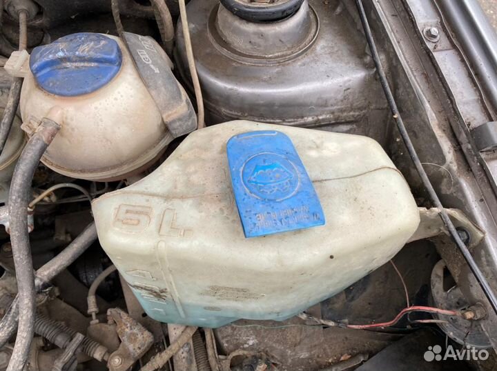 Бачок омывателя Volkswagen Passat B3